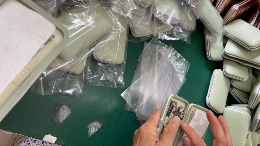 100% full manicure set quality inspection on the Beautrix factory assembly line